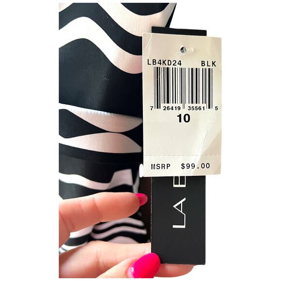 LA BLANCA One Piece Swimwear Women's Size 10 Black White Wave Design Belted - Picture 11 of 12